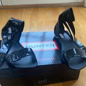 Hunter Black Patent Buckle Toe Ankle-Strap Sandals